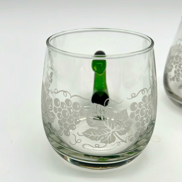 Vintage Etched Grape and Leaf Decorative Green-Handle Drinking Mugs (Set of 2) - Picture 5 of 11